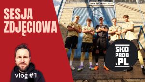 Fotograf podczas nagrywania vloga o swojej pracy SKOPROD